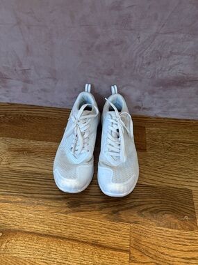 Varsity spirit cheer shoes